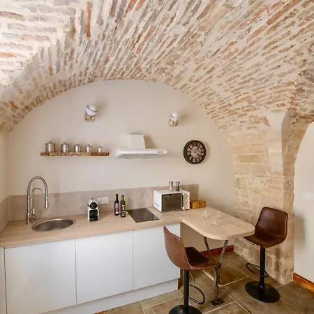 Les Petites Voutes * Saint-Gilles (Gard)