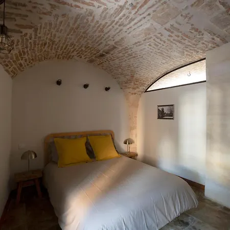 Les Petites Voutes Apartment *